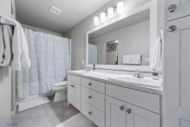 Primary Bathroom | Image 16