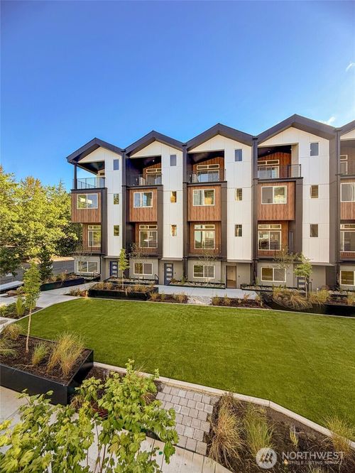 16015 Se 31st St, Bellevue, WA, 98008-5701 | Card Image