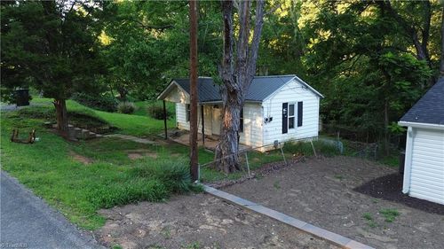 129 Old Linville Road, Kernersville, NC, 27284 | Card Image
