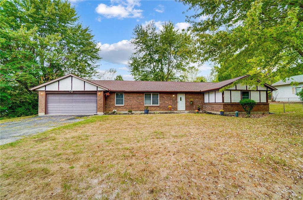 Maple Ln, Beavercreek, OH 45432