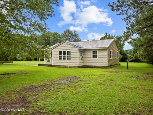 195 Queens Creek Rd, Swansboro, NC, 28584-8496 | Card Image