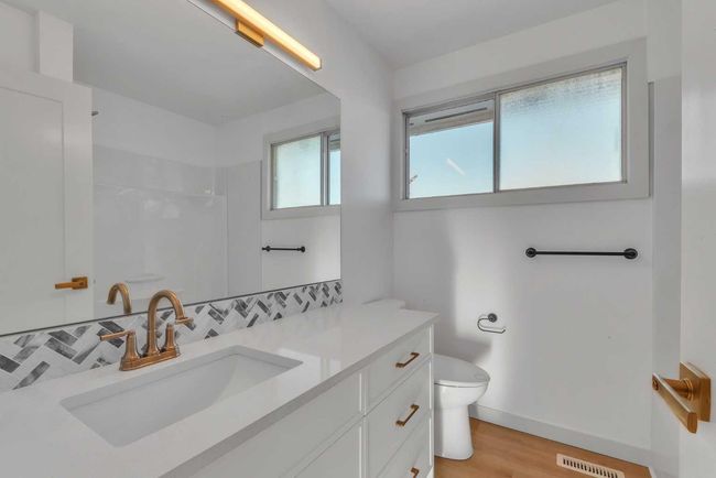 116 Strathcona Close Sw, House other with 4 bedrooms, 4 bathrooms and 4 parking in Calgary AB | Image 23