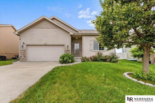 16454 Virginia St, Omaha, NE, 68136-1349 | Card Image