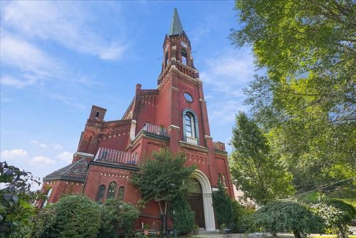 b4-1 Pius St, Pittsburgh, PA, 15203-1657 | Card Image