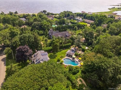 330 Private Rd, East Patchogue, NY, 11772-5827 | Card Image
