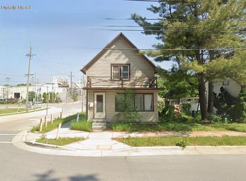 735 E North Street, WAUKESHA, WI, 53188 | Card Image