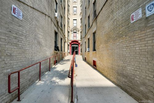 51-975 Union Ave, Bronx, NY, 10459-2922 | Card Image