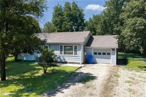 127 W 3rd St, Tonganoxie, KS, 66086-9761 | Card Image