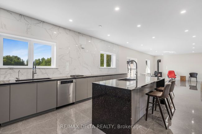 2030 Labonte St, House other with 3 bedrooms, 3 bathrooms and 15 parking in Clarence Creek ON | Image 11