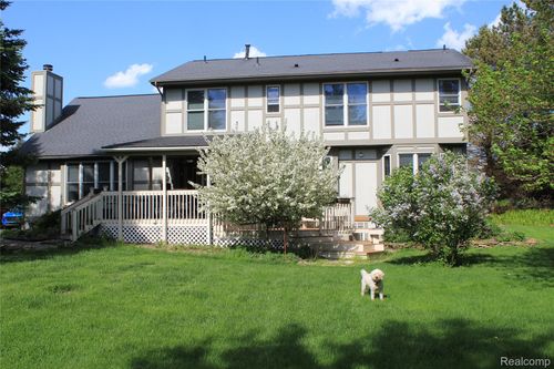 300 Crestway Ct, Saline, MI, 48176-9269 | Card Image