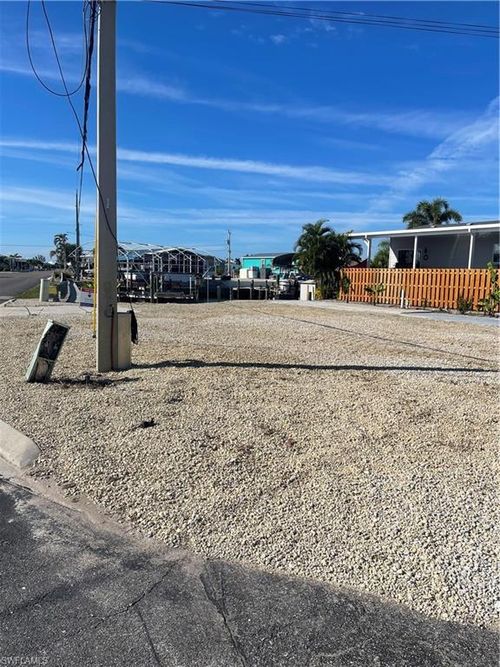 3810 Cherry Estates Pkwy, SAINT JAMES CITY, FL, 33956-2368 | Card Image