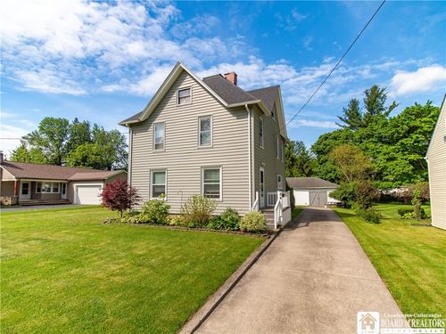 84 Union St, Westfield, NY, 14787-1423 | Card Image