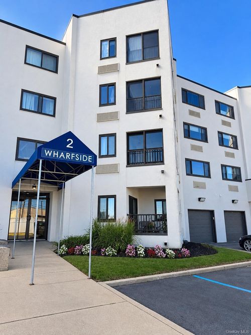 310-725 Miller Ave, Freeport, NY, 11520-6352 | Card Image