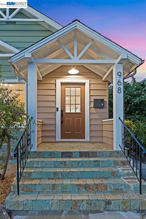 968 62nd St, Oakland, CA, 94608-1329 | Card Image