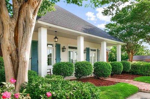 8768 Wyeth Dr, Denham Springs, LA, 70706-8575 | Card Image