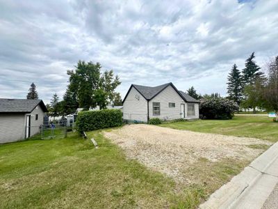 4822 47 St, House detached with 4 bedrooms, 2 bathrooms and 6 parking in Bentley AB | Image 1