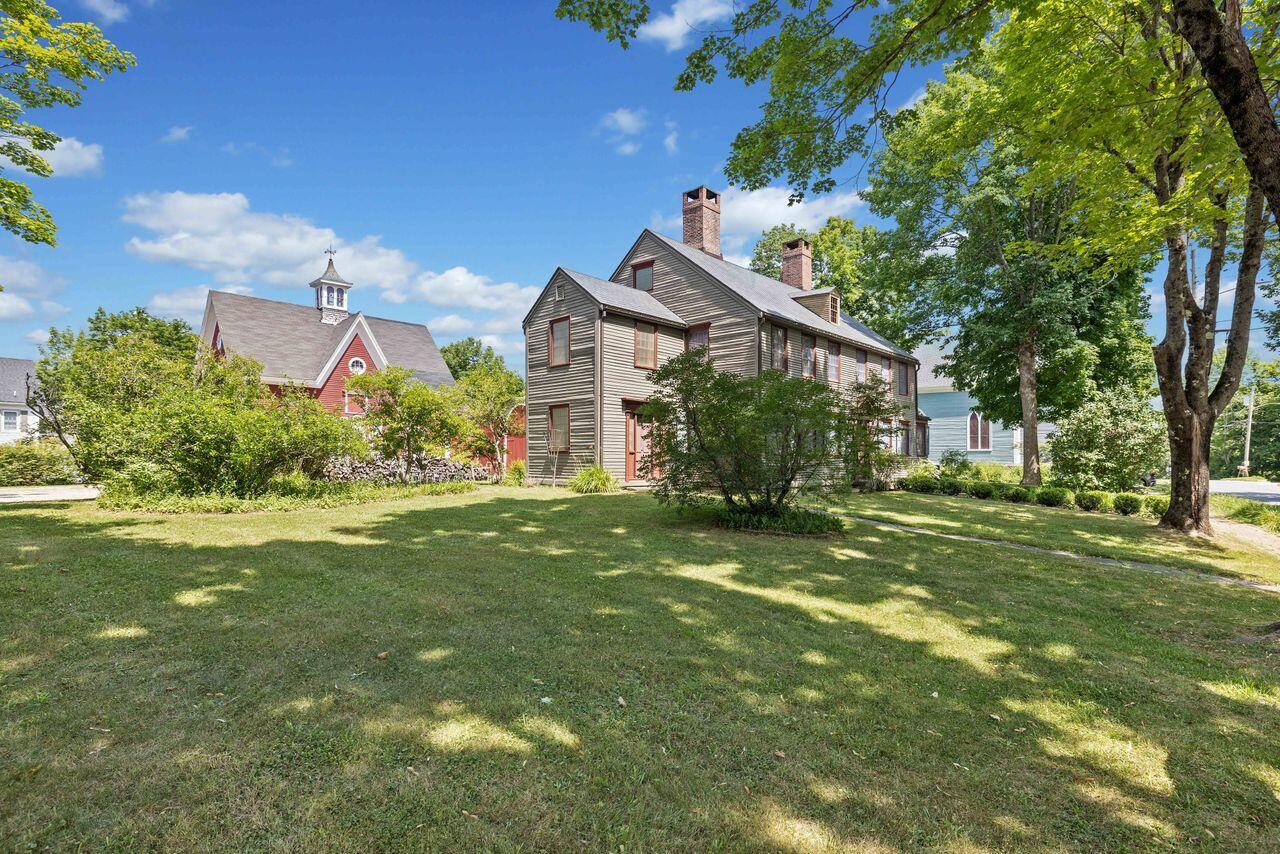 Hodge St, Wiscasset, ME 04578
