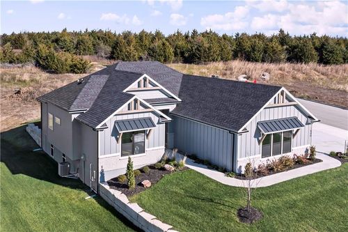 1600 Sw 27th St, Lee's Summit, MO, 64082-6004 | Card Image