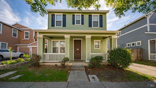 915 Liberty Dr, Suisun City, CA, 94585-2660 | Card Image