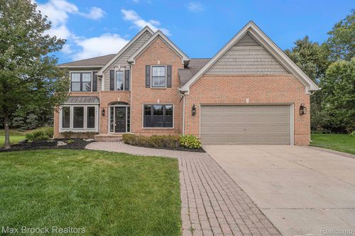 3784 Village Ct, Troy, MI, 48084-2624 | Card Image