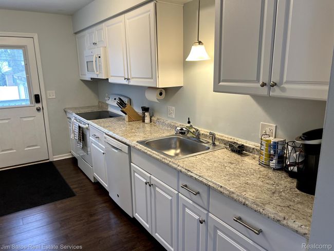 906 Neff Rd, House other with 2 bedrooms, 1 bathrooms and null parking in Grosse Pointe MI | Image 8
