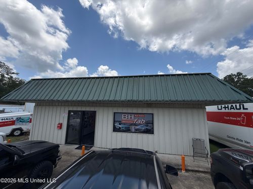 1704 E Canal Street, Picayune, MS, 39466 | Card Image