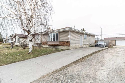 121 Margate Close Ne, Calgary, AB, T2A3E5 | Card Image
