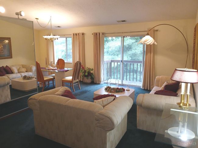 5292 Eaglesnest Dr, Condo with 2 bedrooms, 2 bathrooms and null parking in Cincinnati OH | Image 4