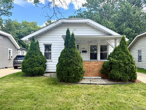 3226 Grayson St, Ferndale, MI, 48220-1074 | Card Image