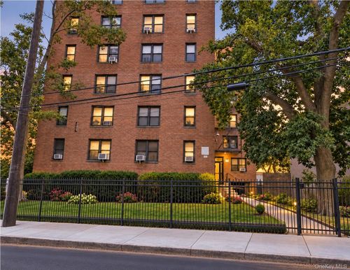 6d-2287 Mott Ave, Far Rockaway, NY, 11691-3053 | Card Image