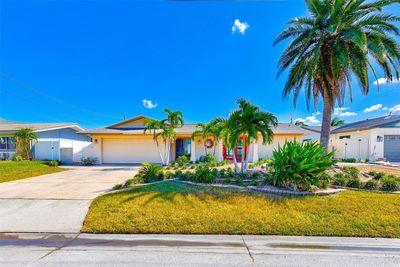 475 Harbor Drive N, House other with 3 bedrooms, 2 bathrooms and null parking in Indian Rocks Beach FL | Image 1