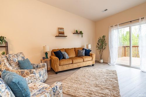 5780 W Monarch Ct, Bloomington, IN, 47403-8200 | Card Image