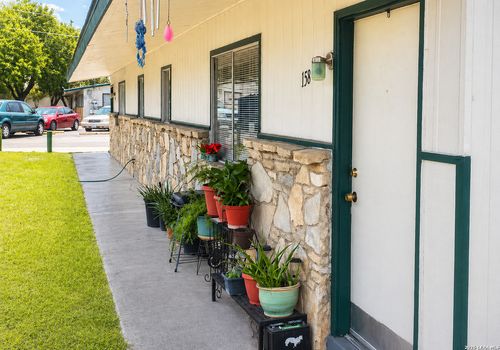 106-144 W Villaret Blvd, San Antonio, TX, 78221-3944 | Card Image