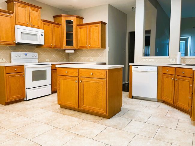 112 Mari Ln, House other with 3 bedrooms, 2 bathrooms and null parking in Spicewood TX | Image 11