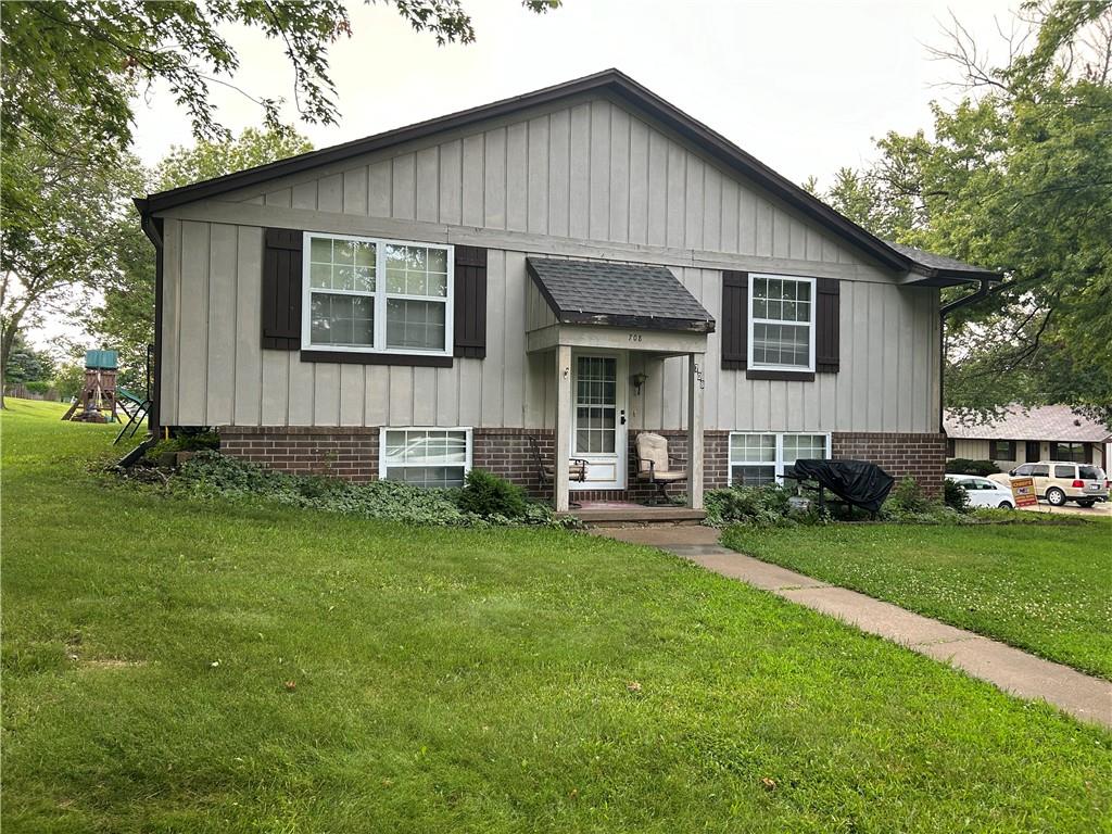 Torrance St, Maryville, MO 64468