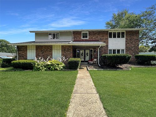 5009 Robinhood Ln, Erie, PA, 16509-2558 | Card Image