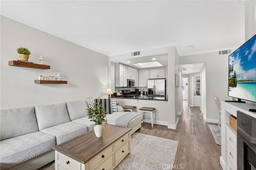 1027 S Stresa Way, Anaheim, CA, 92808-2432 | Card Image