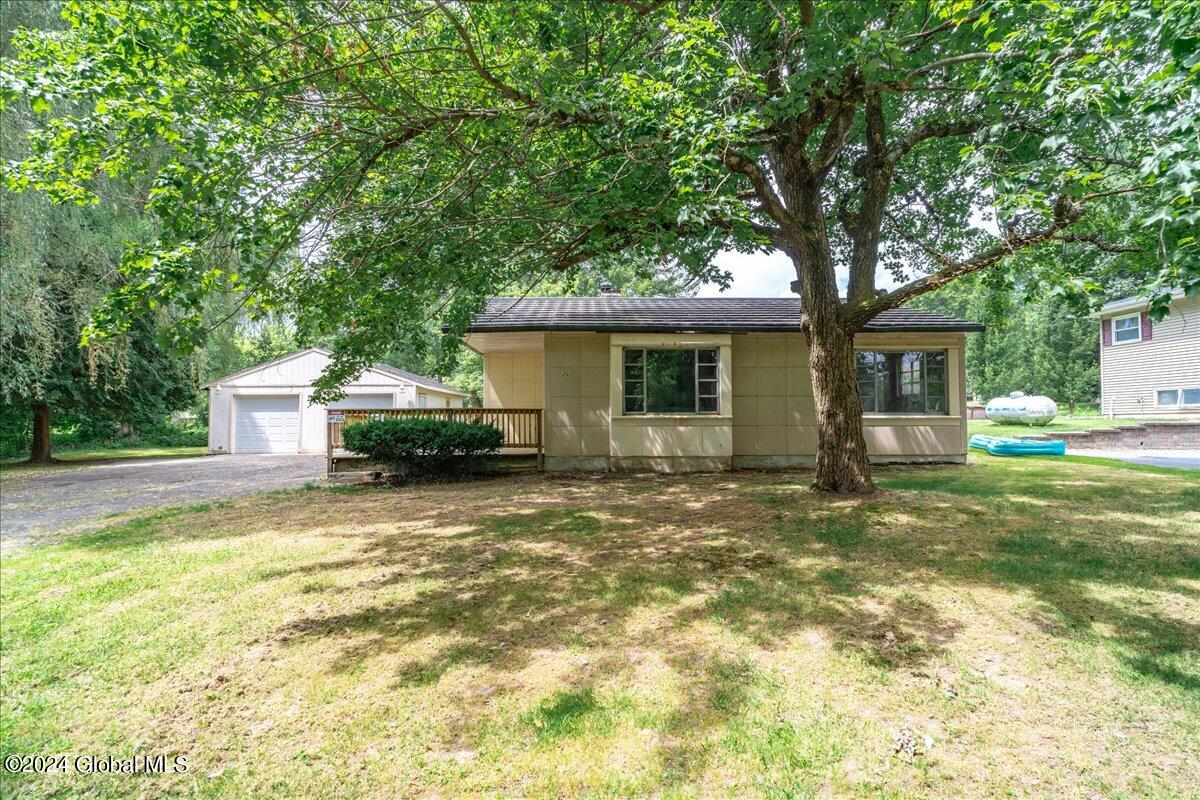 Palmer Ave, Ballston Lake, NY 12019