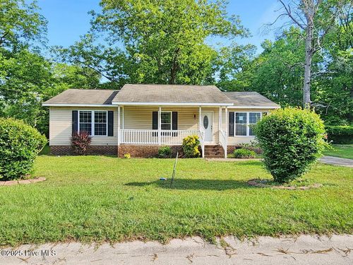 105 Walston St, Princeville, NC, 27886-5243 | Card Image