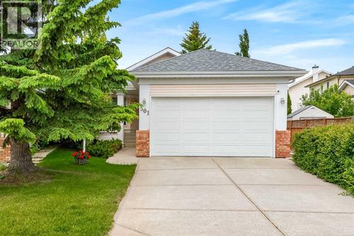 501 Coral Keys Villas Ne, Calgary, AB, T3J3L8 | Card Image