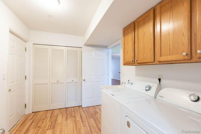 28460 Carlton Way Dr, Condo with 2 bedrooms, 2 bathrooms and null parking in Novi MI | Image 32