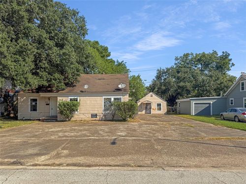 210 Park St, Baytown, TX, 77520-2632 | Card Image