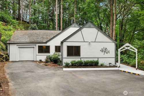 22651 Se 56th St, Issaquah, WA, 98029-5282 | Card Image