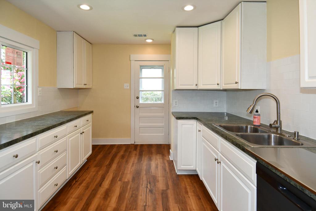 Residential Lease in ALEXANDRIA 4