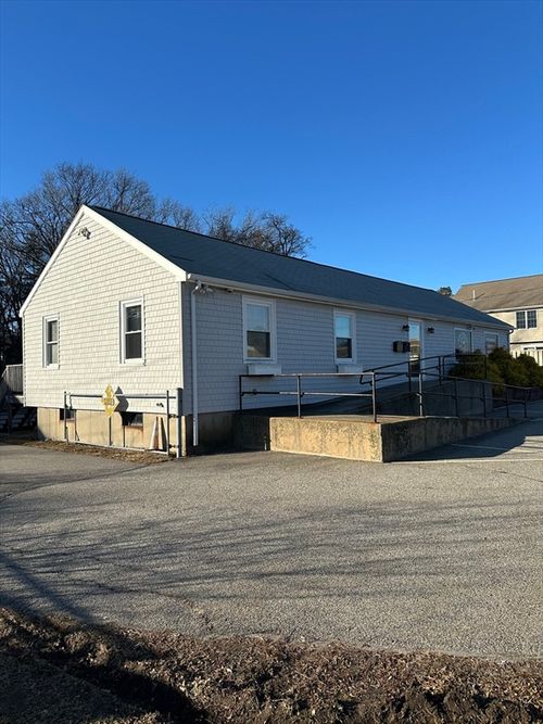 1581 Main St, Weymouth, MA, 02190-1225 | Card Image