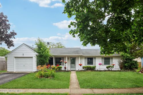 5 Pohatcong Ave, Waretown, NJ, 08758-2937 | Card Image