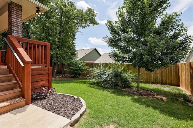 Large yard with mature landscaping. | Image 32