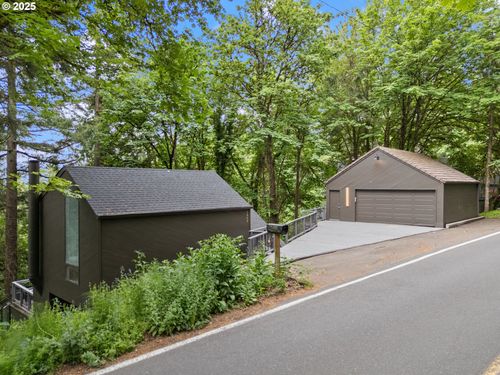 2902 Sw Fairmount Blvd, Portland, OR, 97239-1437 | Card Image
