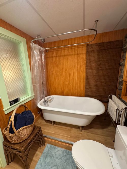 529 Valley Rd, Walpole, NH, 03608-4652 | Card Image