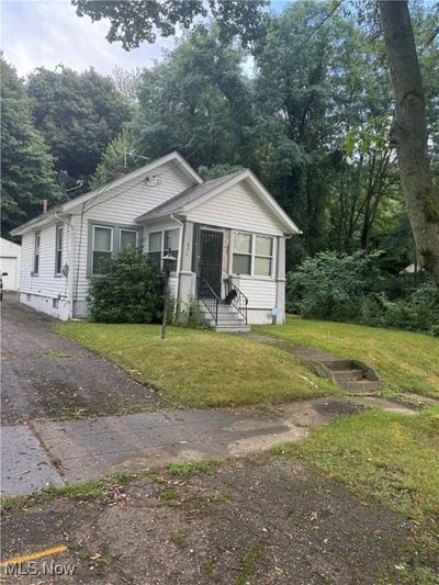 View of front facade with a front lawn | Image 2